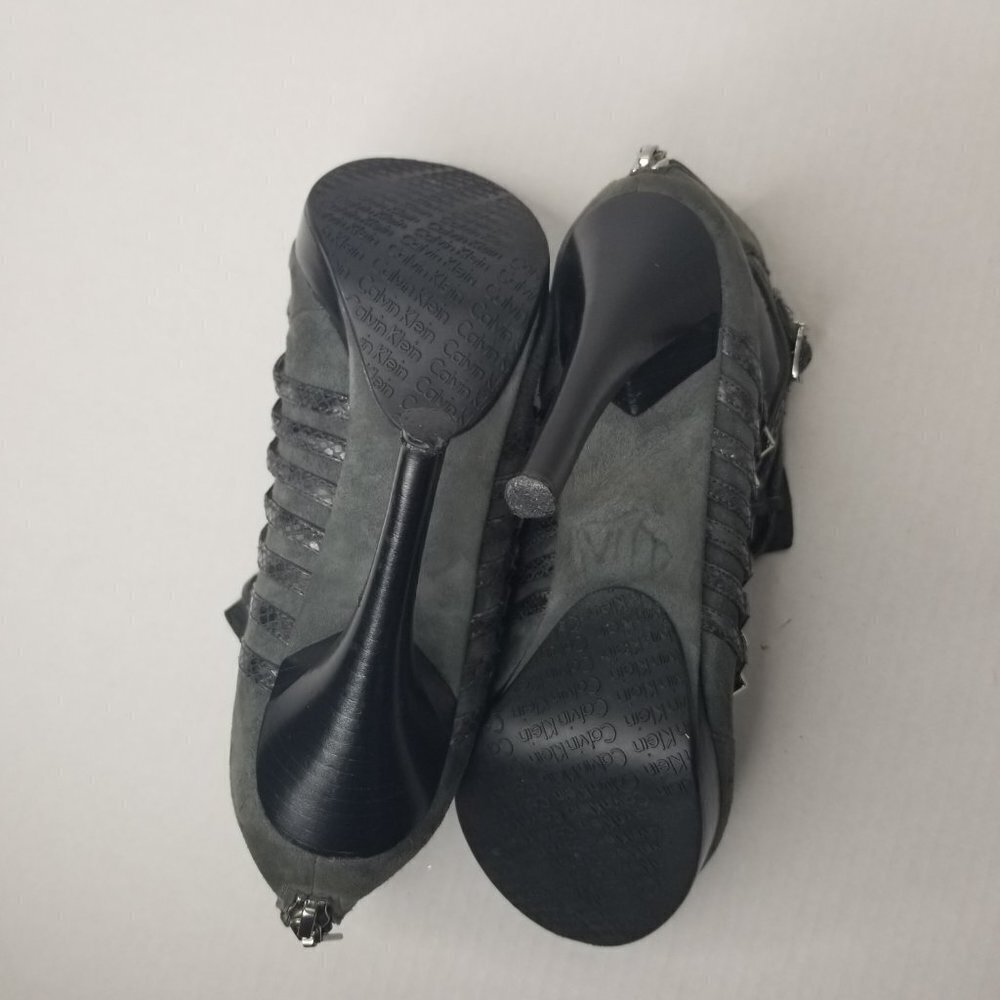 Calvin Klein Danica Platform Stiletto Heels Pumps Grey Suede Date Night Sz 9.5 - Picture 16 of 16